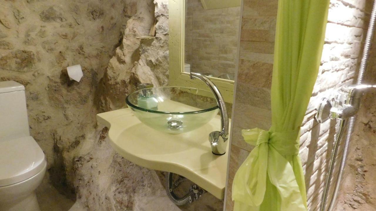 Agoriani Art Suite - 4 Seasons' Natural Living Lílaia Buitenkant foto